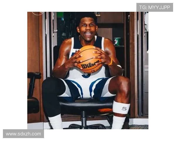 爱德华兹投篮动作多样胜过布朗 提升球队关键时刻得分能力